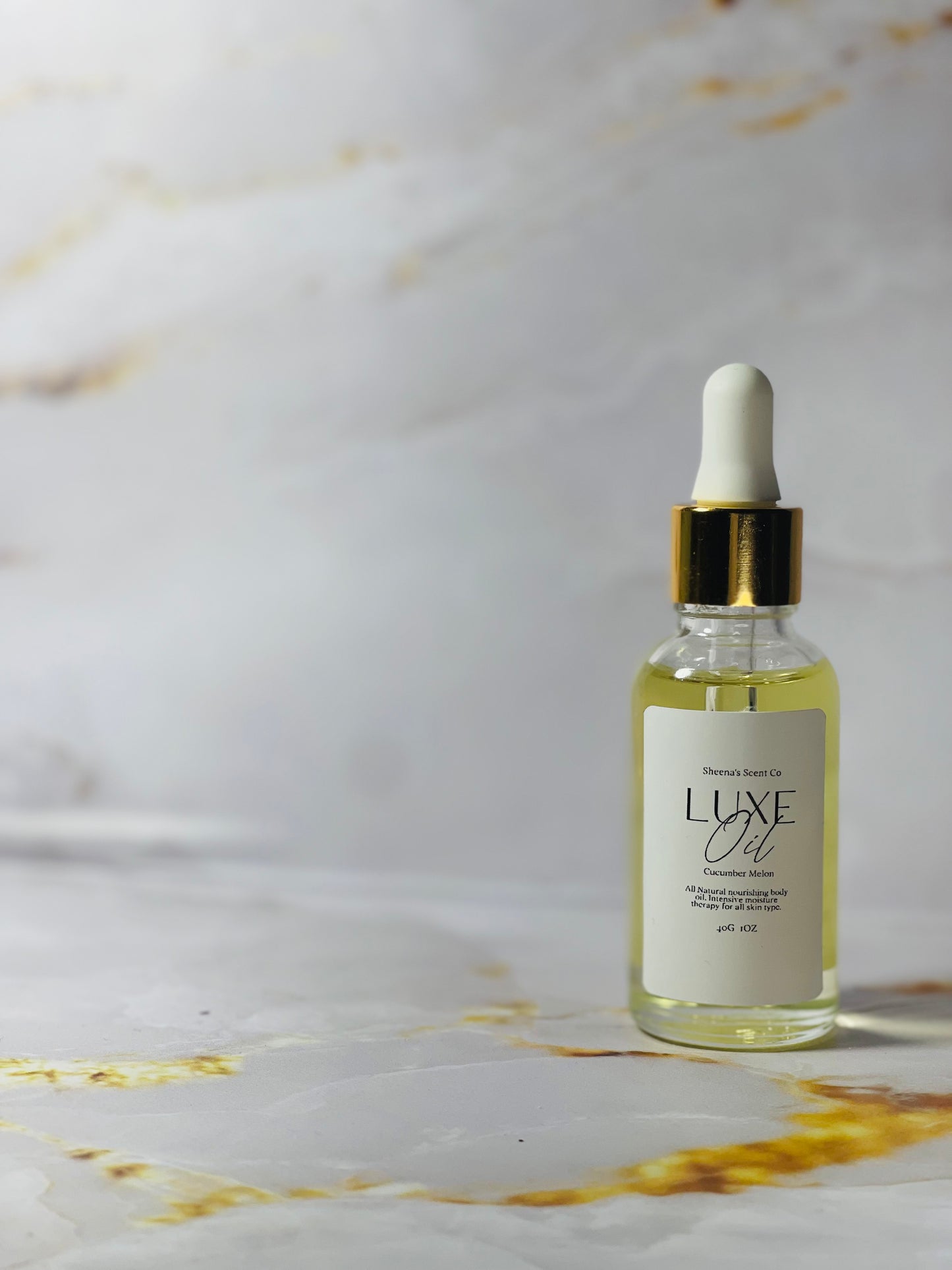 LUXE gives your skin a pure, all-natural luxury boost with our handcrafted, luxurious body oils. Rich but non-greasy, they are designed to hydrate and nourish dry and sensitive skin. We use only the finest natural ingredients that work together to deliver fast and long-lasting results. Formulated with 5 pure all natural oils, LUXE is safe for all skin types. Ingredients Grapeseed Oil, Vitamin E Oil, Baobab Oil & Meadowfoam Seed Oil 1oz jars