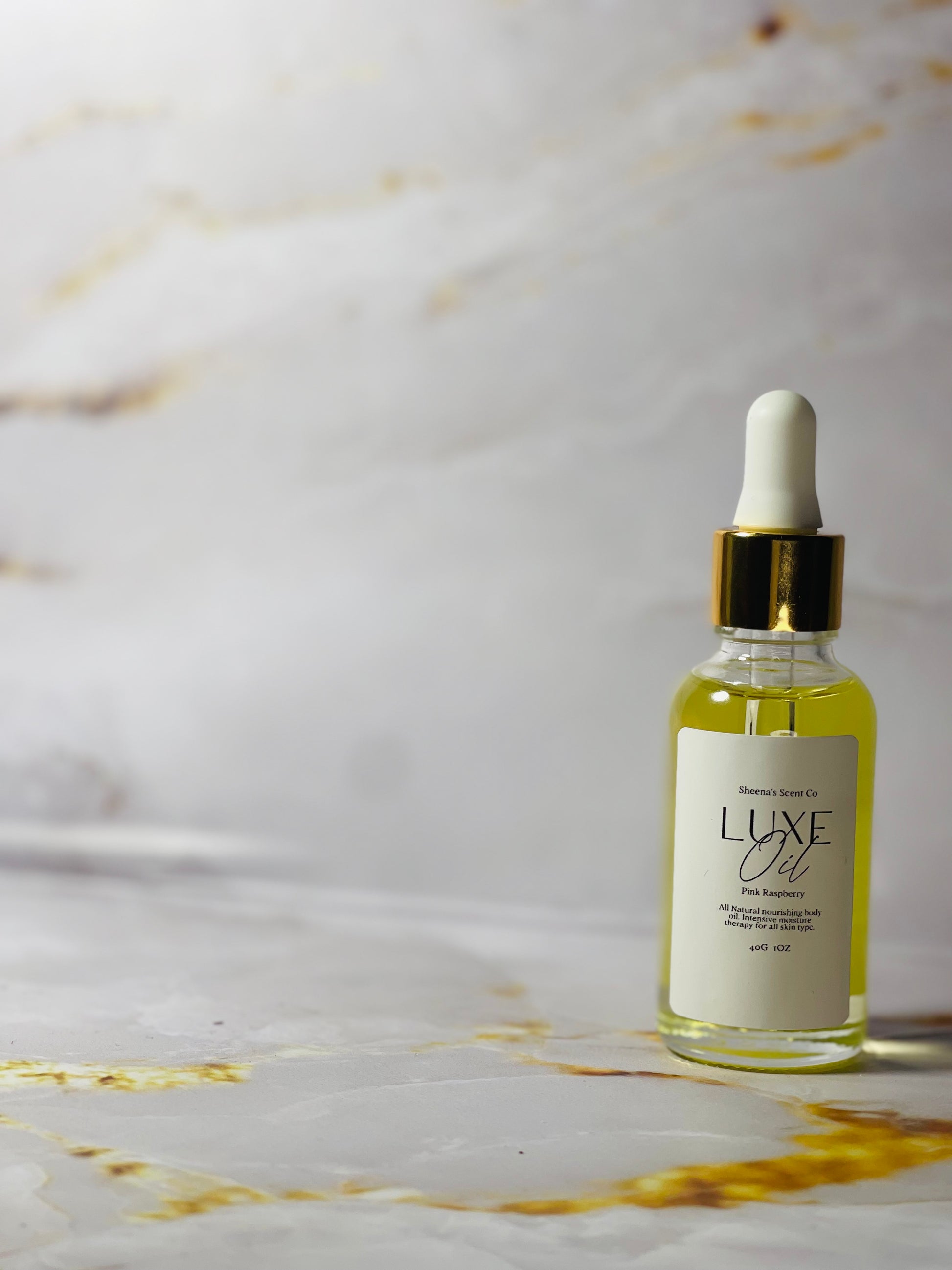 LUXE gives your skin a pure, all-natural luxury boost with our handcrafted, luxurious body oils. Rich but non-greasy, they are designed to hydrate and nourish dry and sensitive skin. We use only the finest natural ingredients that work together to deliver fast and long-lasting results. Formulated with 5 pure all natural oils, LUXE is safe for all skin types. Ingredients Grapeseed Oil, Vitamin E Oil, Baobab Oil & Meadowfoam Seed Oil 1oz jars